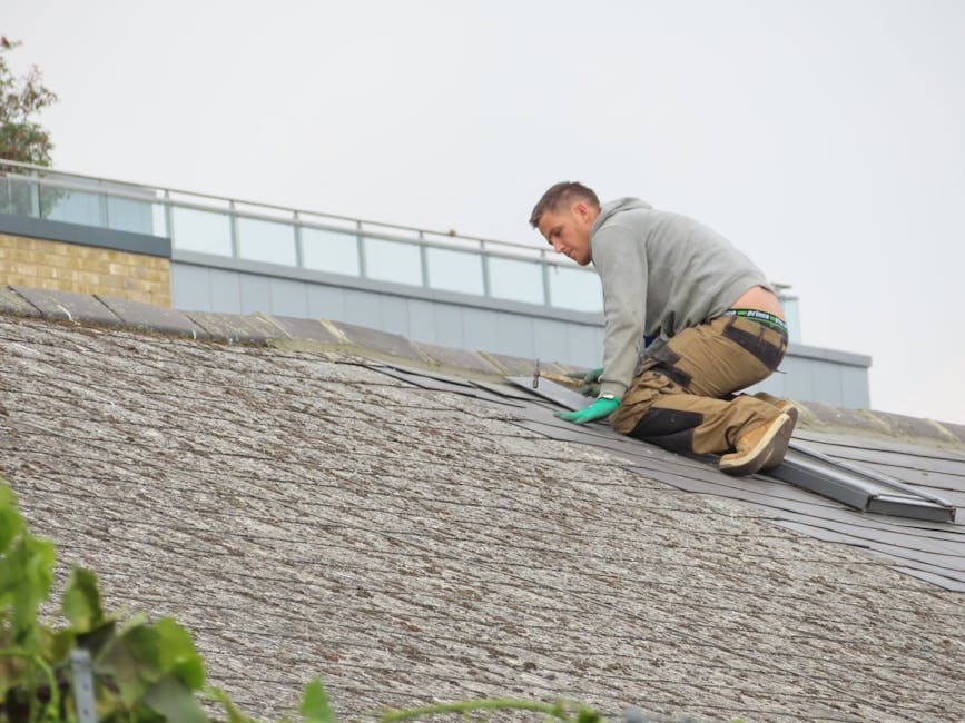 professional roofing crew installing shingles - top 10 roofing companies in columbus ohio professional roofing crew installing shingles - top 10 roofing companies in columbus ohio